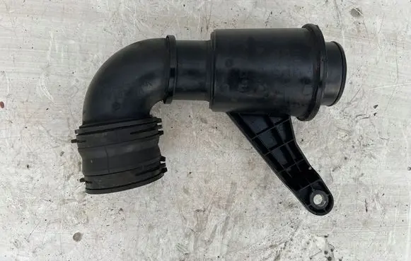 Jaguar XE Air intake hose/pipe 9C623