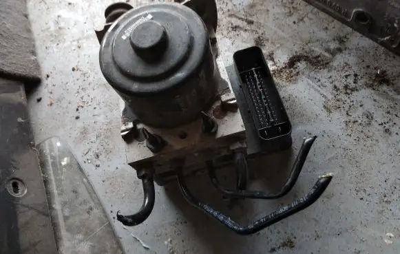 Volkswagen Touareg II ABS Pump 7P0614517K