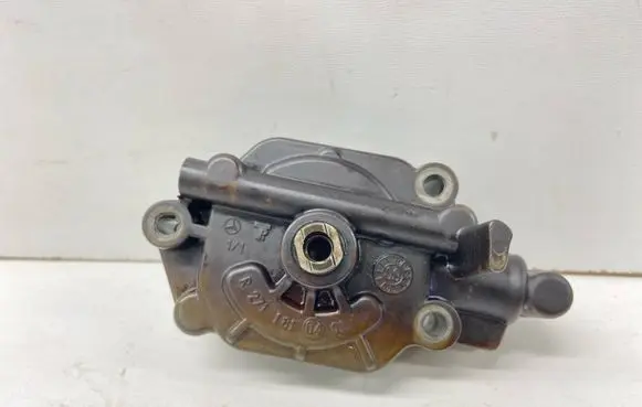 Mercedes-Benz C W204 Oil pump A2711810401 A2711810302 R2711810401