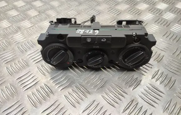 Volkswagen PASSAT B6 Climate control unit