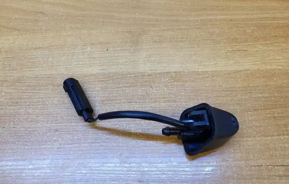 Windshield washer spray nozzle