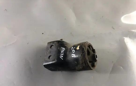 Mitsubishi Pajero Pinin Engine mount bracket
