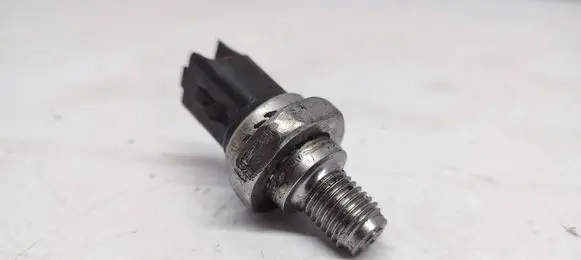 Renault Scenic III - Grand scenic III Fuel pressure sensor 5ws40208 1112600401 601112600401