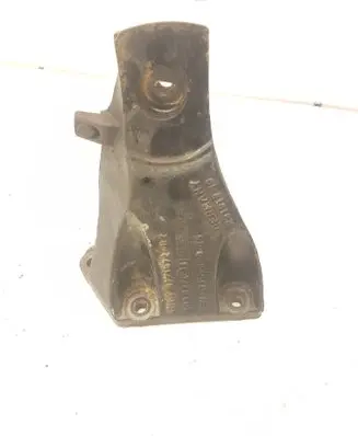 BMW 5 E60 E61 Engine mounting bracket 6771072 103827
