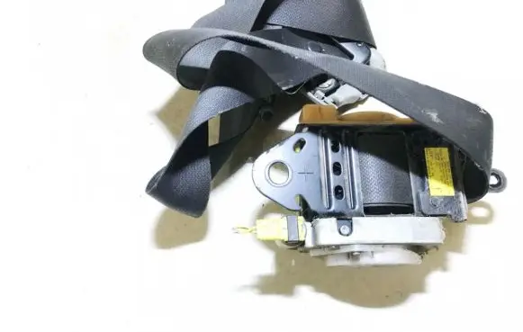 Toyota Avensis Verso Front seatbelt 0431038