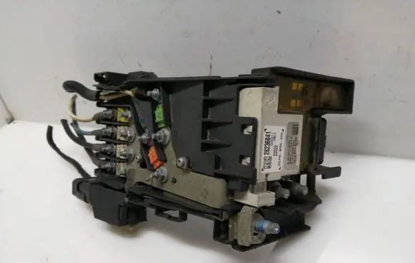 Peugeot 308 Fuse module 9666527580