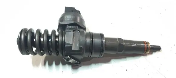 Volkswagen Golf V Fuel injector 038130073AG