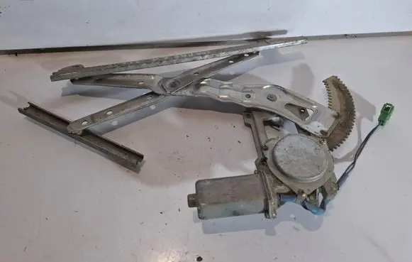 Subaru Impreza I Front door window regulator with motor