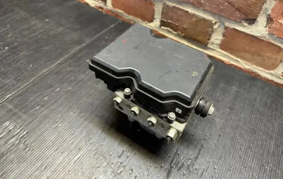 Nissan Leaf II (ZE1) ABS Pump 47660-5SH0A