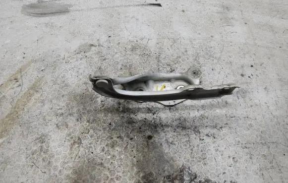 Skoda Octavia Mk3 (5E) Tailgate/trunk/boot hinge 5e0823301