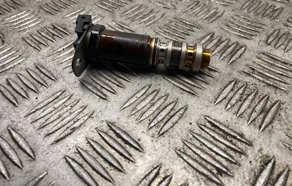 BMW 3 E90 E91 Camshaft vanos timing valve 7584115
