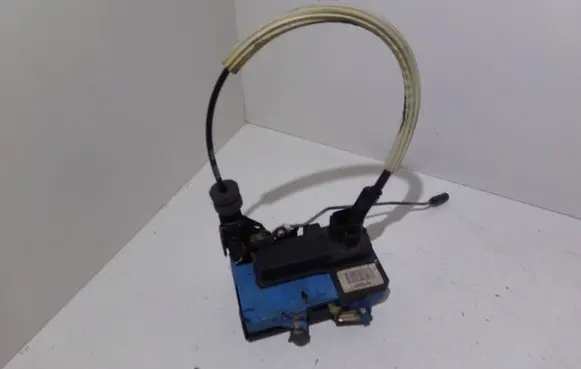 Volvo XC70 Front door lock 8650544