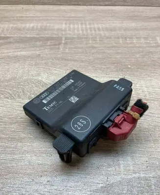 Volkswagen Golf V Gateway control module 1K0907530F 1K0907951