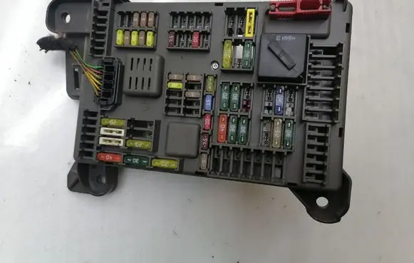 BMW 1 E81 E87 Fuse box set