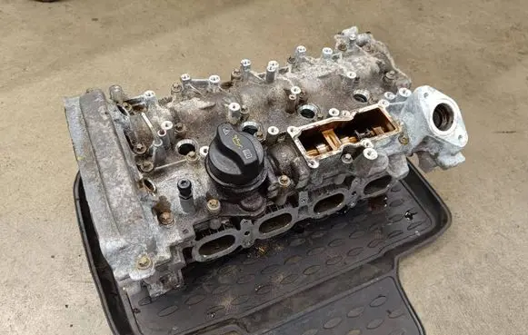 Mercedes-Benz SLK R172 Engine head M270 DE20LA