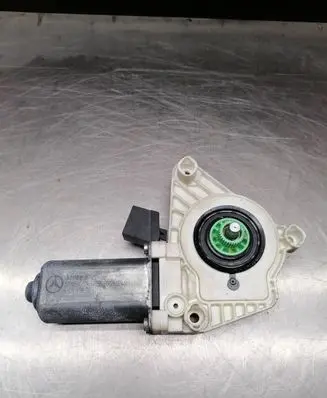 Mercedes-Benz S W221 Front door window regulator motor A2218202842