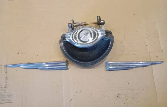 Chrysler PT Cruiser Loading door exterior handle/bracket 