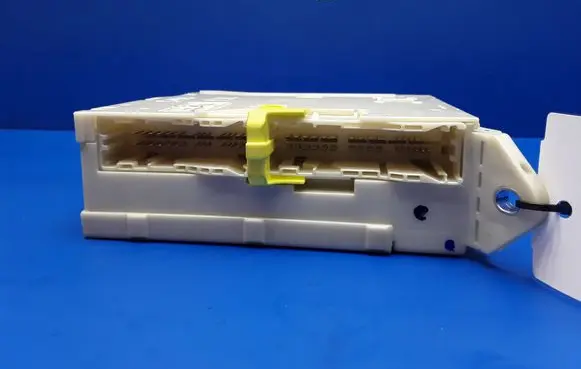 Lexus GS 300 350 430 450H Fuse module 8273030282 6D201445 511220015