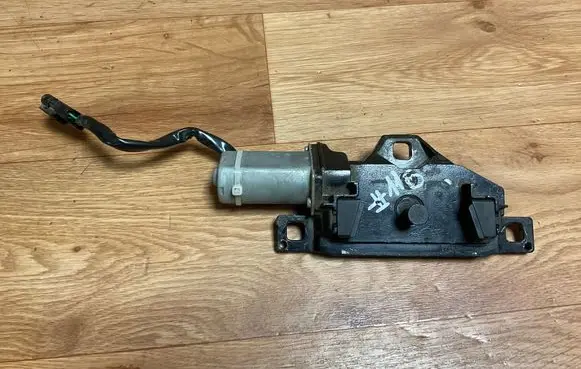 BMW 5 E60 E61 Tailgate boot lock/latch motor 1378112 18288181