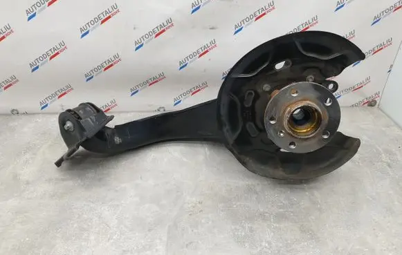 Rear wheel hub