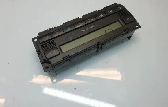 Volkswagen PASSAT B5 Climate control unit