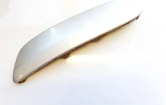 Front bumper splitter molding