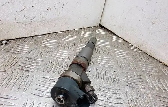 BMW X5 E53 Fuel injector 7785984 0445110047