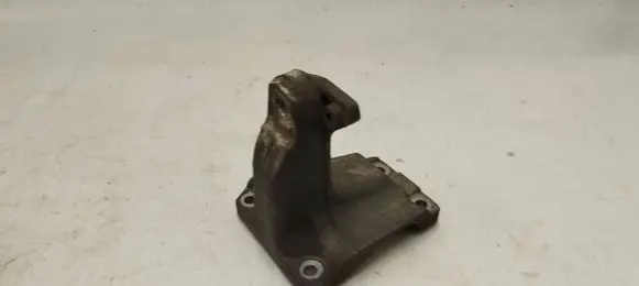 BMW 1 F20 F21 Engine mounting bracket 6788612