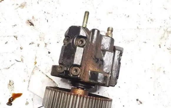 Renault Scenic I Fuel injection high pressure pump 7700104018
