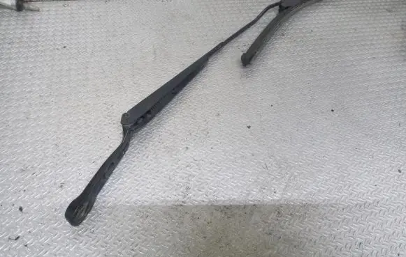 Volkswagen Golf IV Windshield/front glass wiper blade 1J1955409A