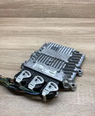 Volvo V50 Engine control unit/module ECU 31211071AA 5WS40562A D1J