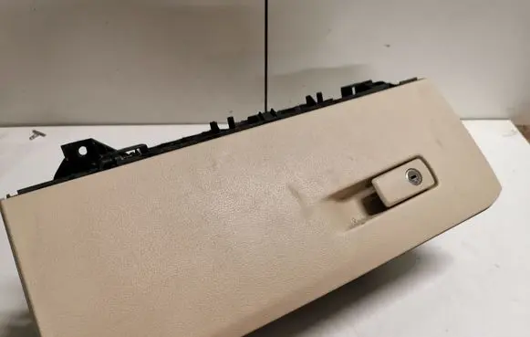 Glove box
