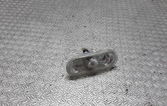 Volkswagen Golf IV Front fender indicator light