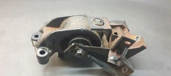 KIA Carnival Engine mounting bracket