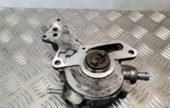 Audi A3 S3 8P Vacuum pump