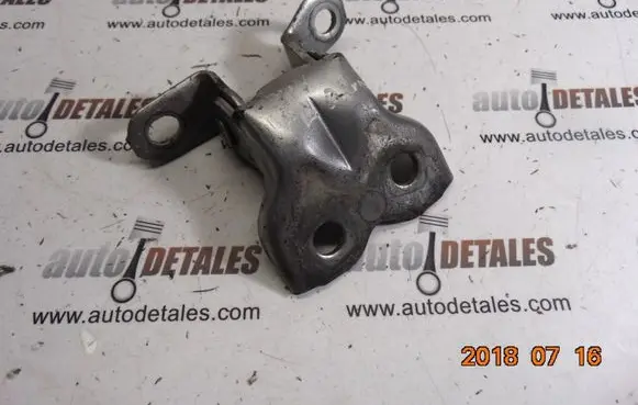 Toyota Avensis Verso Front door lower hinge 