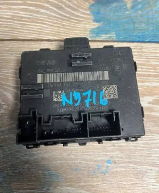 Volkswagen Tiguan Door control unit/module 8W1959595D