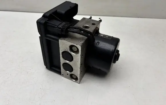 Volkswagen Golf IV ABS Pump 1J0907379G 1J0614117C