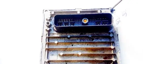 Mazda 2 Engine control unit/module 4s6112a650fb 4s61-12a650-fb