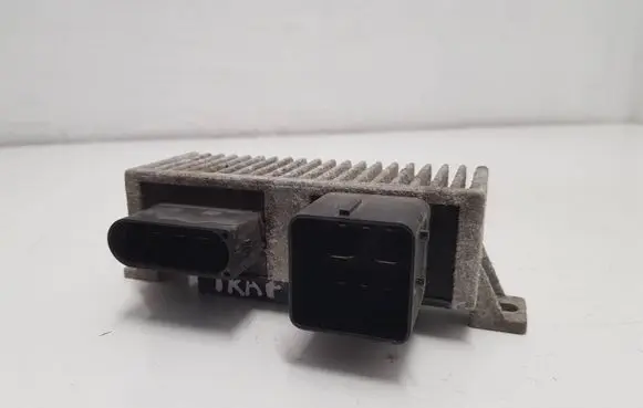 Renault Trafic III (X82) Glow plug pre-heat relay 271206395R