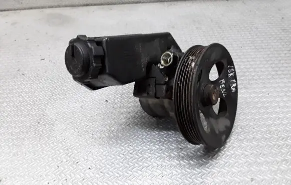 Opel Vectra B Power steering pump 90495957