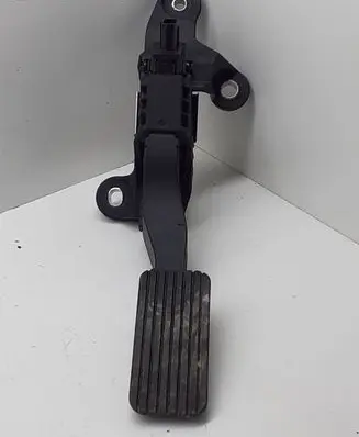 Hyundai Kona I Accelerator throttle pedal CN06141093