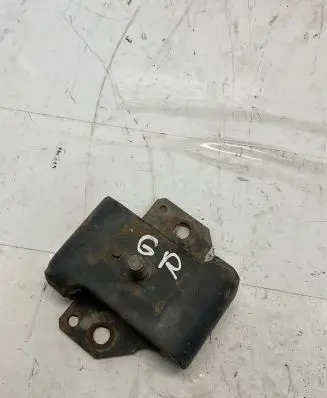 Nissan Patrol Y60 Engine mount bracket