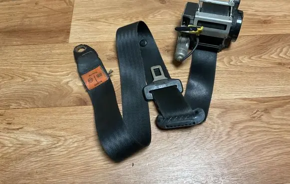 Alfa Romeo 147 Front seatbelt 049078