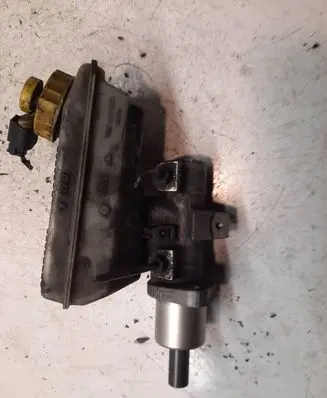 Master brake cylinder