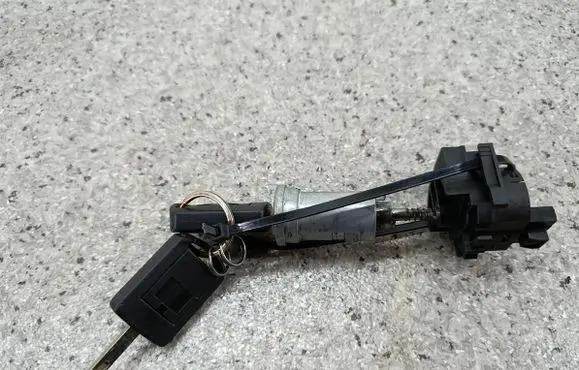 Opel Meriva A Ignition lock 13168306