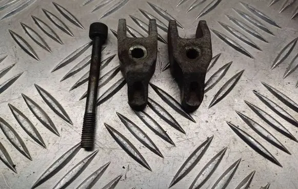 Honda CR-V Fuel Injector clamp holder 