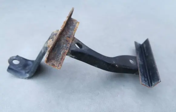 Lexus RX 330 - 350 - 400H Battery bracket 