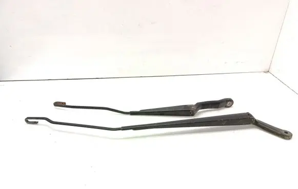 Peugeot 206 Front wiper blade arm 8560 8561
