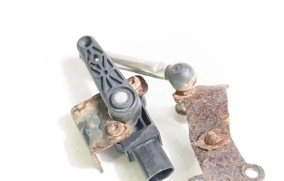 Headlight/headlamp level sensor